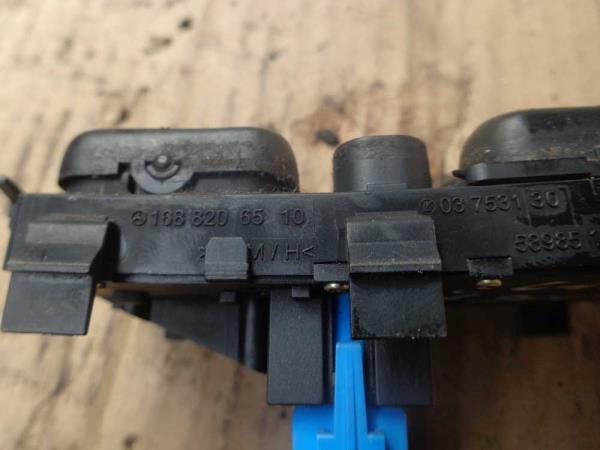 BOUTON LEVE VITRE MERCEDES CLASSE A W168 - Vue 3